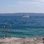 Okrug Gornji 32 * Τρογκίρ