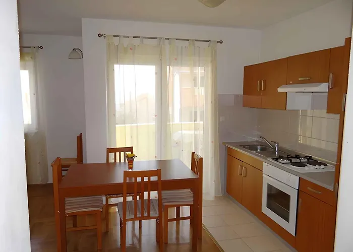 Okrug Gornji 32 * Trogir