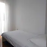 Okrug Gornji 32 Daire