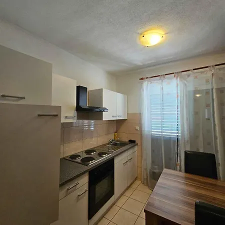 Okrug Gornji 32 Trogir
