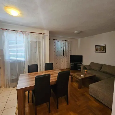 Apartment Okrug Gornji 32