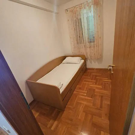 Okrug Gornji 32 * Trogir