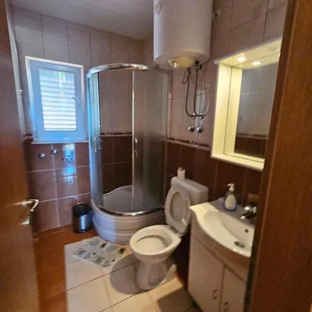 Okrug Gornji 32 *