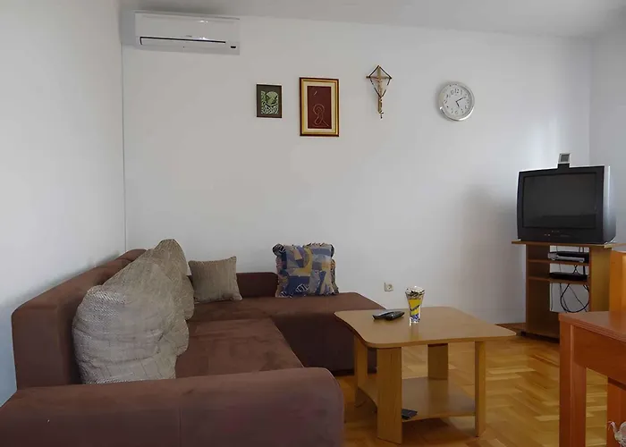 Apartment Okrug Gornji 32 *