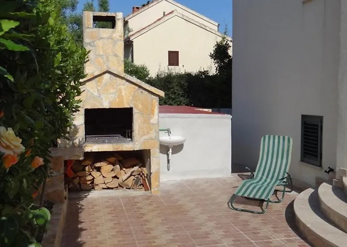 Okrug Gornji 32 * Trogir